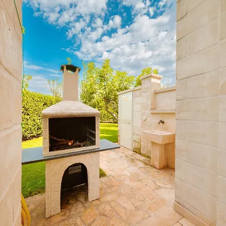 Helloapulia Family With Pool, Lush Garden & Bbq - Near The Beache Villa