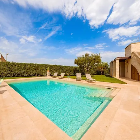 Helloapulia Family With Pool, Lush Garden & Bbq - Near The Beache