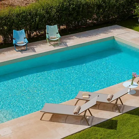 Villa Helloapulia Family With Pool, Lush Garden & Bbq - Near The Beache