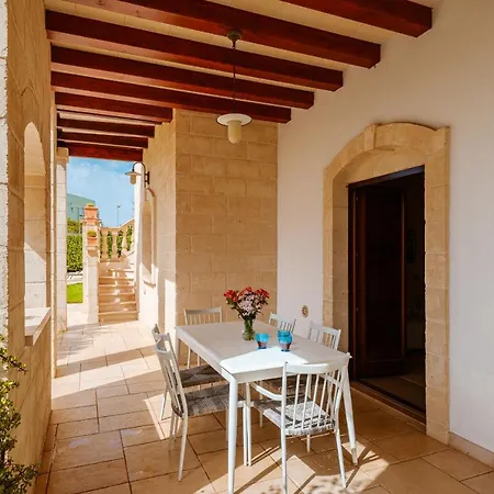 Helloapulia Family With Pool, Lush Garden & Bbq - Near The Beache